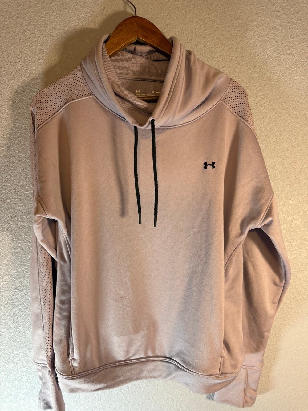 Under Armour XL Lavender Cowl Neck Mesh Panel Pullover Sweatshirt